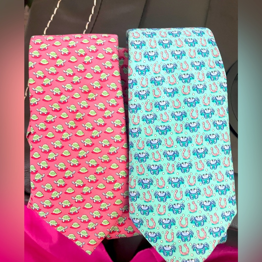 2 men’s vineyard vines ties